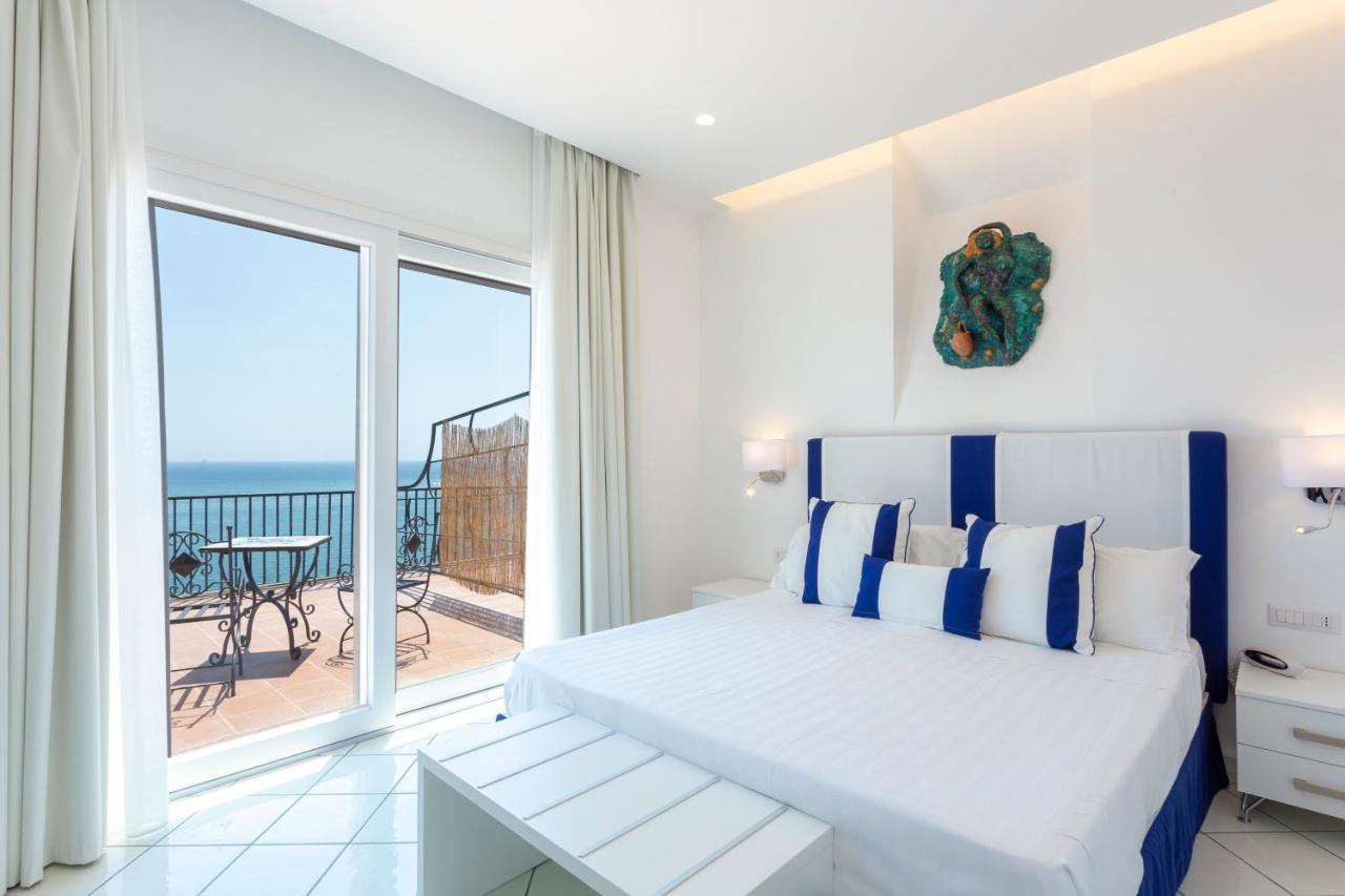 Hotel Bristol Vietri Bagian luar foto