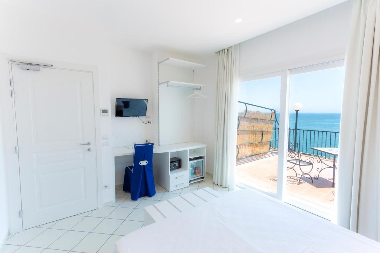 Hotel Bristol Vietri Bagian luar foto