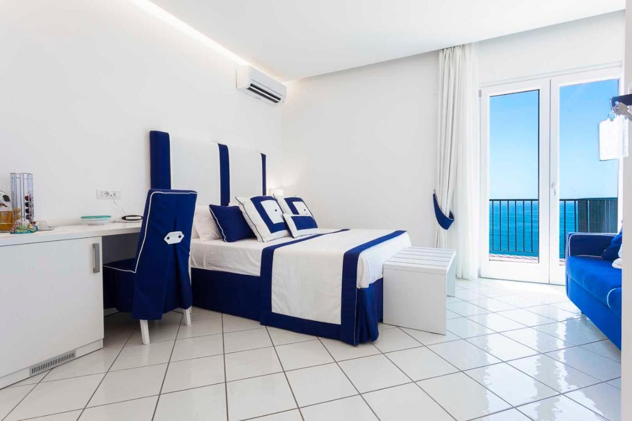 Hotel Bristol Vietri Bagian luar foto