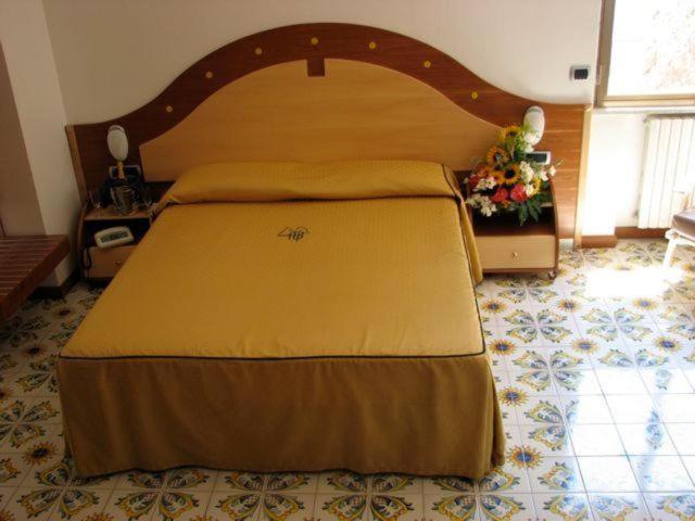 Hotel Bristol Vietri Bagian luar foto