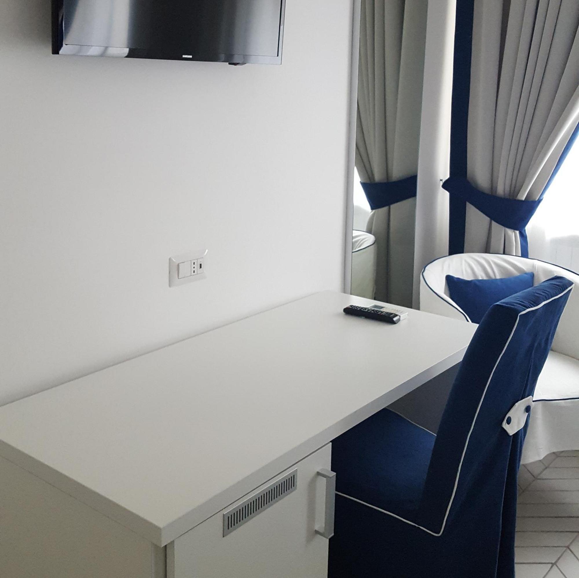 Hotel Bristol Vietri Bagian luar foto