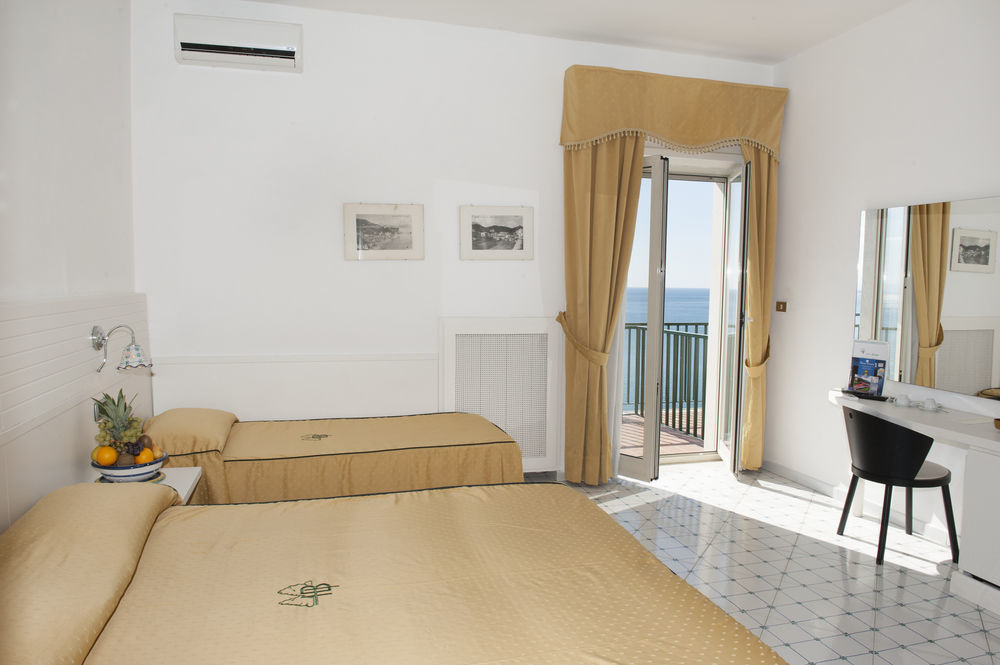 Hotel Bristol Vietri Bagian luar foto